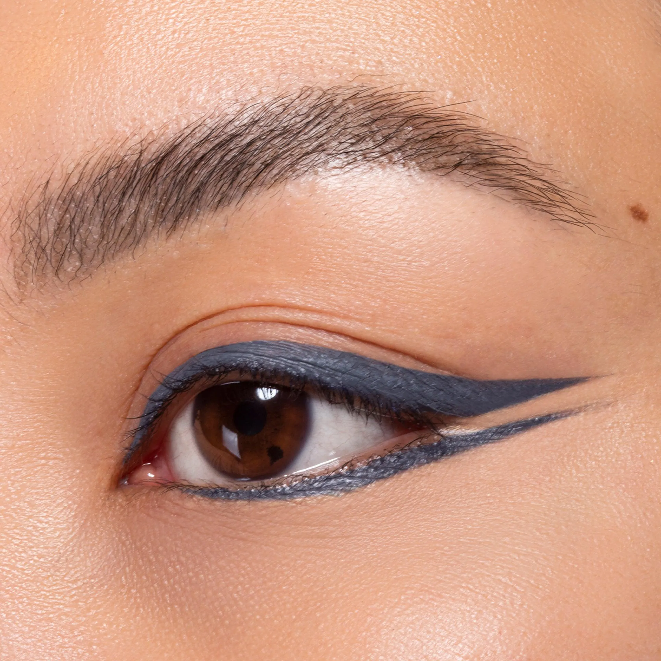 Venus Pigmented Liquid Eyeliner